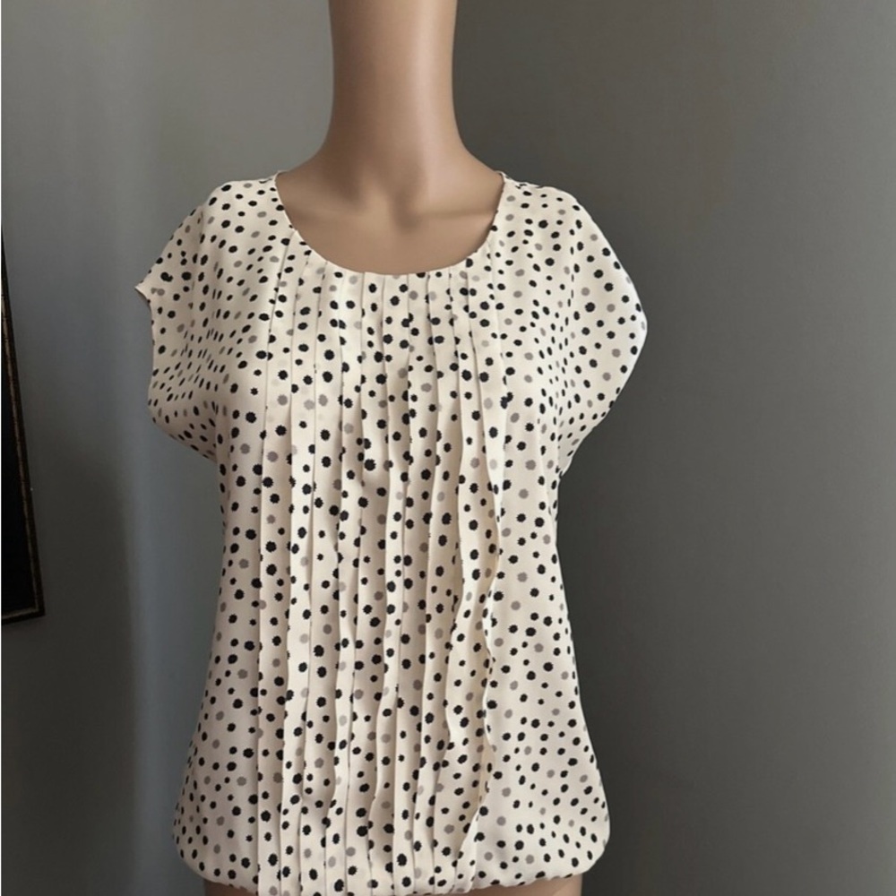 LOFT Cream Pleated Cap Sleeve Blouse